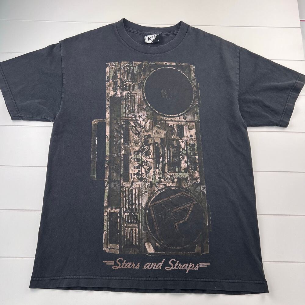 Famous Stars & Straps Vintage Skateboard Radio T-shirt Size Large Boombox Camo